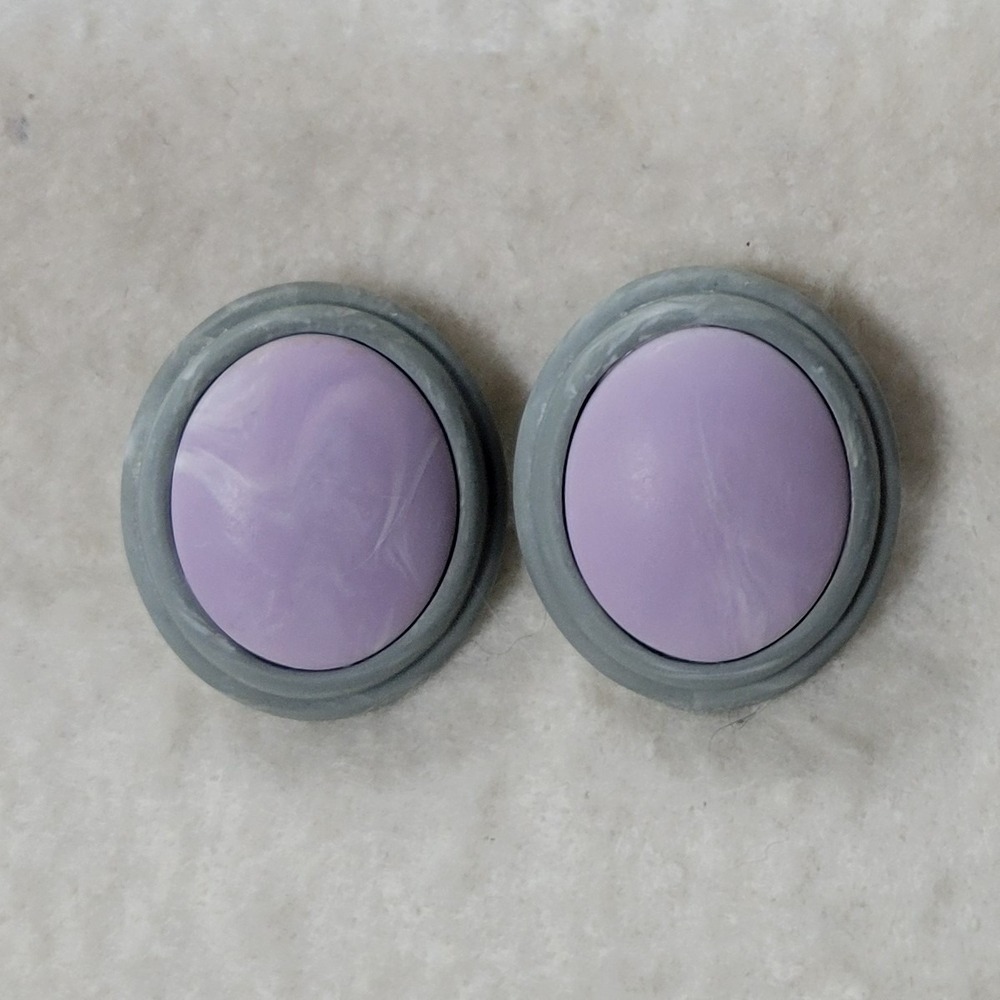 Vintage Unsigned 1980s Acrylic Pastel Purple‎ & Gray Oval Pierced 1" Earrings